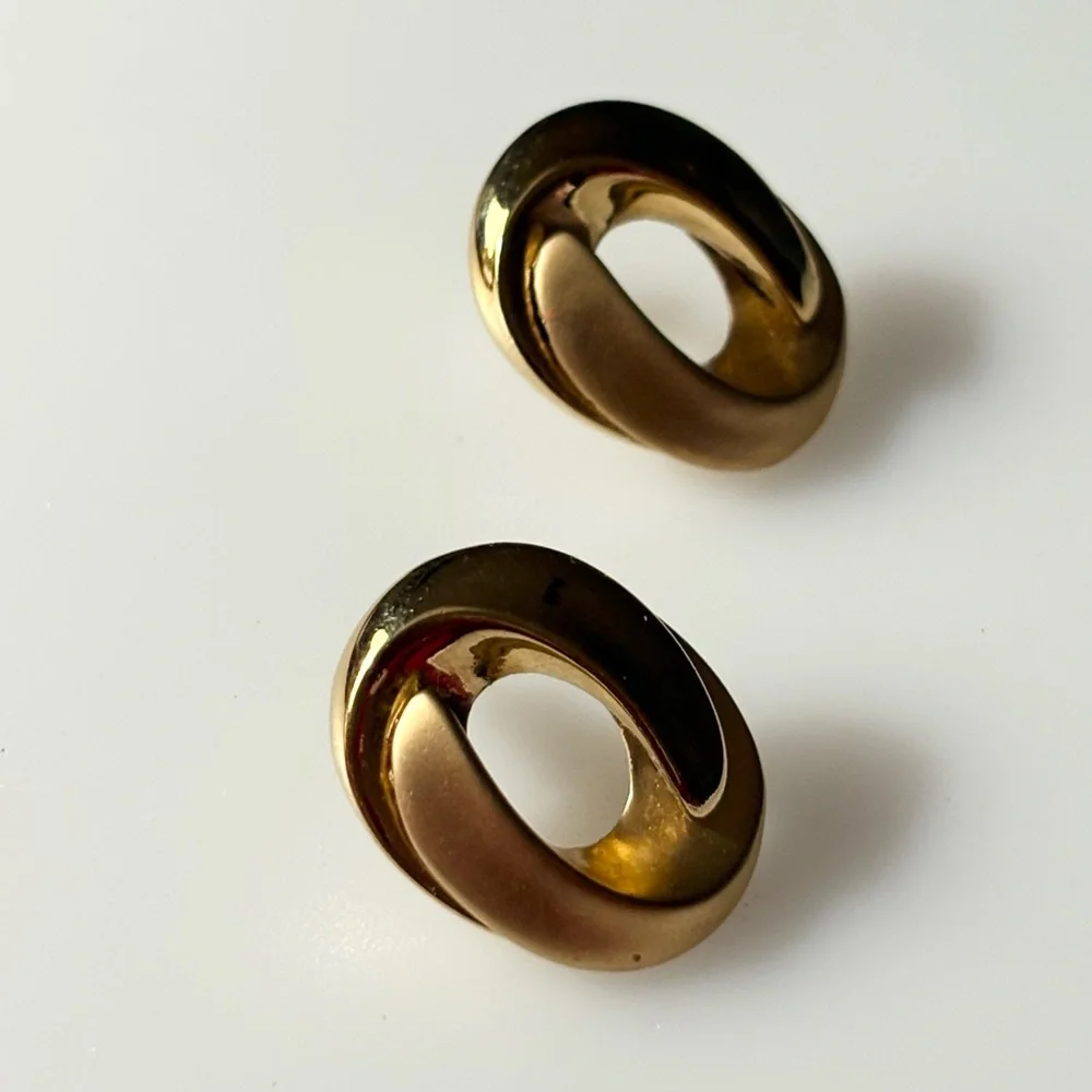 Vintage Gold-tone Matte Shiny Stamped Thailand Post Earrings - Picture 4 of 12